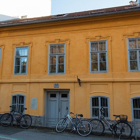 Appartements In Graz Beim Lkh Luaran gambar